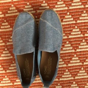NWOT Toms slip on shoes size 6
